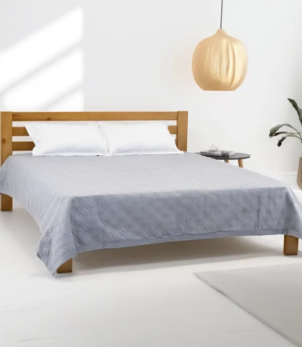 vitamin_vv_89862_a_bright_natural_bedroom_interior_with_soft__c205aa20-e4b9-490b-a5fd-b6f6783f7add_0